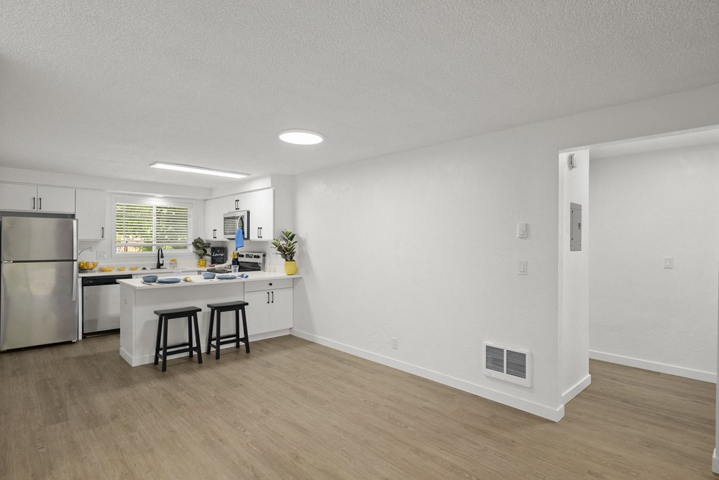 this is a photo of the kitchen of a 560 square foot, 1 bedroom apartment at as at Chalet, Springfield, OR