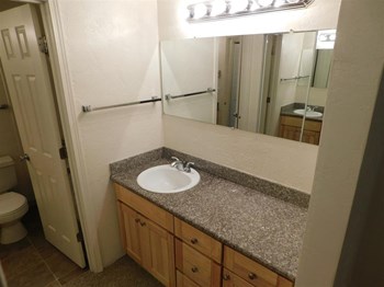 2555 Gateway Street Studio-2 Beds Apartment for Rent - Photo Gallery 3