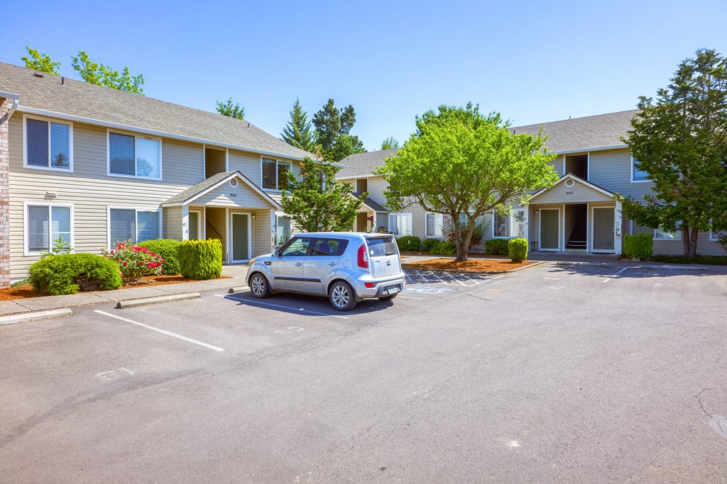 the enclave at homecoming terra vista parking lot