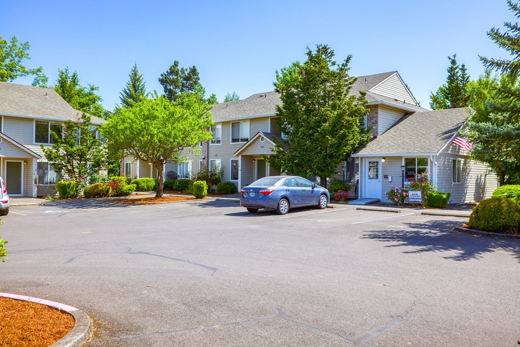 the enclave at homecoming terra vista parking lot