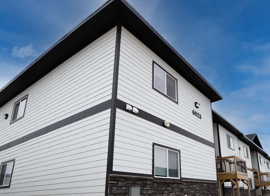 the side of a building with a balcony and a blue sky
