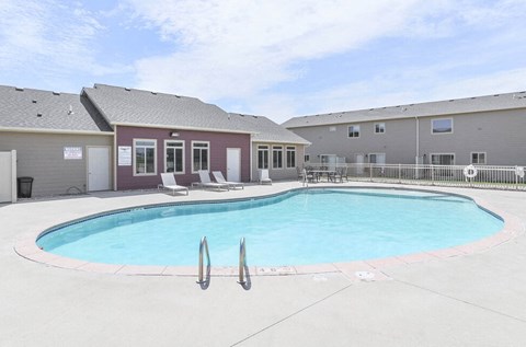 Diamond Field  swimming pool nts for rent