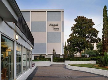 Apartment Exterior Apartment Exterior at Memorial Towers Apartments, The Barvin Group, Houston, TX, 77007 - Photo Gallery 4