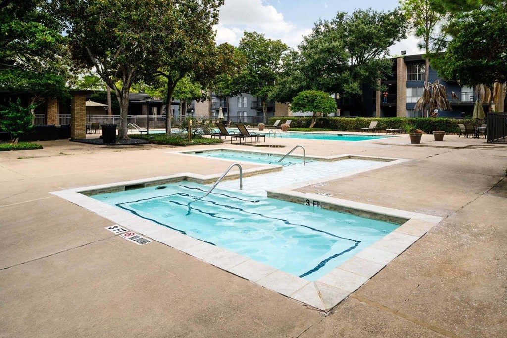 Hot Tub And Swimming Pool at Park at Voss Apartments, The Barvin Group, Texas