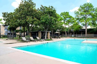 Sparkling Swimming Pool at Park at Voss Apartments, The Barvin Group, Houston - Photo Gallery 5