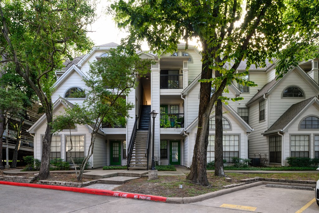 Street view of the building exterior at The Grove at White Oak Apartments, The Barvin Group, Texas