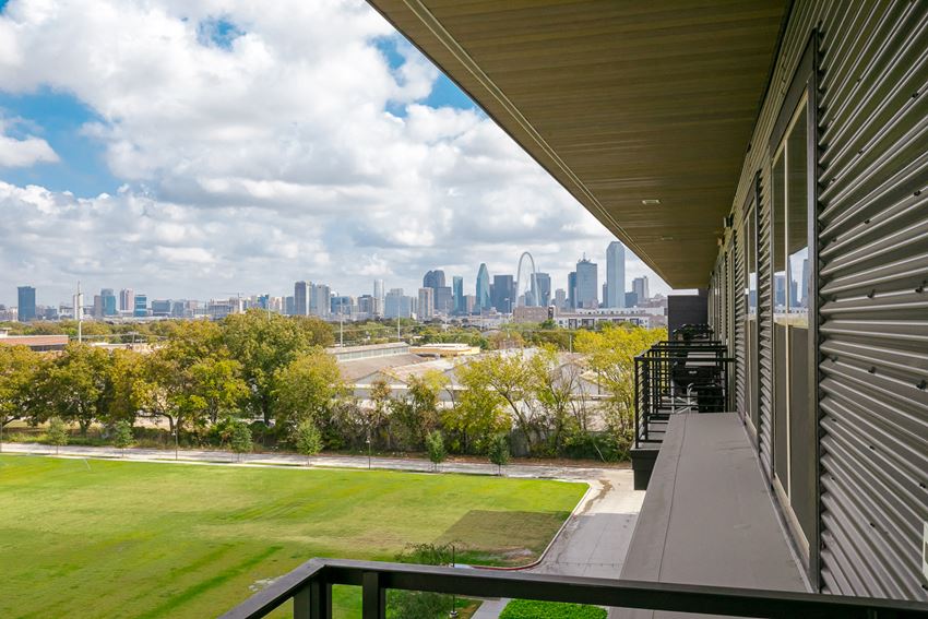 Los Altos Trinity Green Apartments, 990 Singleton Blvd, Dallas, TX