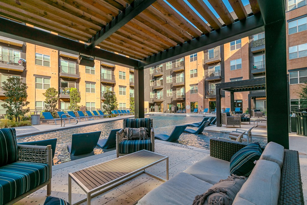 the preserve at ballantyne commons apartments patio and pool area