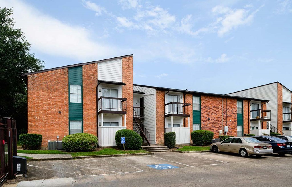 Mid Century Modern Apartment Exterior at The Daphne Apartments, The Barvin Group, Houston, Texas