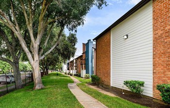 Green Space Walking Trails at The Daphne Apartments, The Barvin Group, Houston, 77054 - Photo Gallery 19