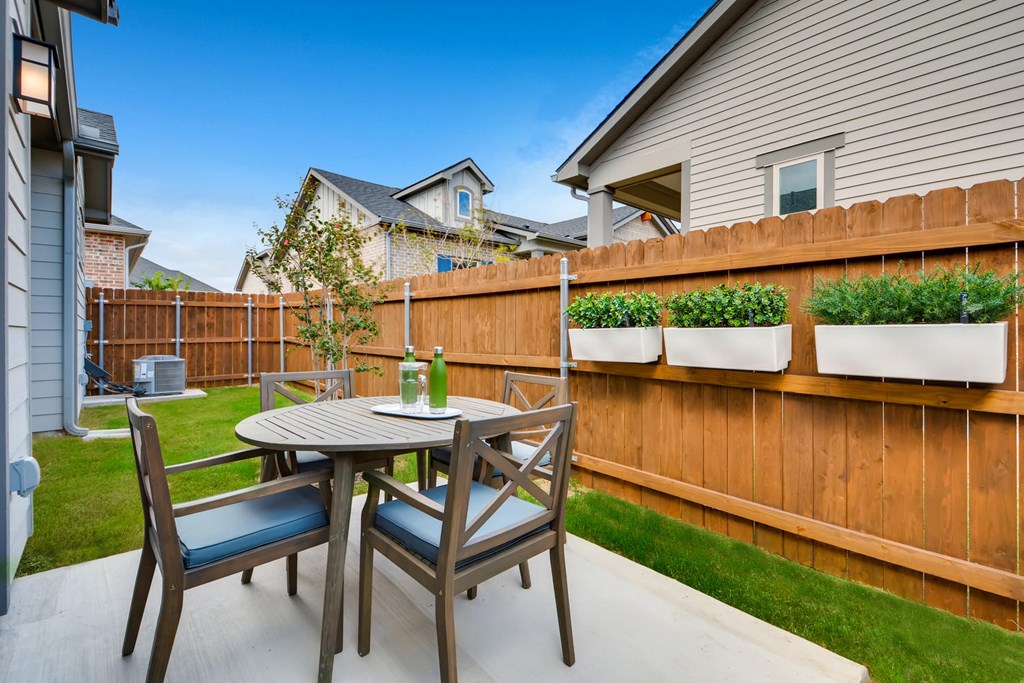 Pet-Friendly Private Backyard at Avilla Lakeridge, Arlington, TX 76002