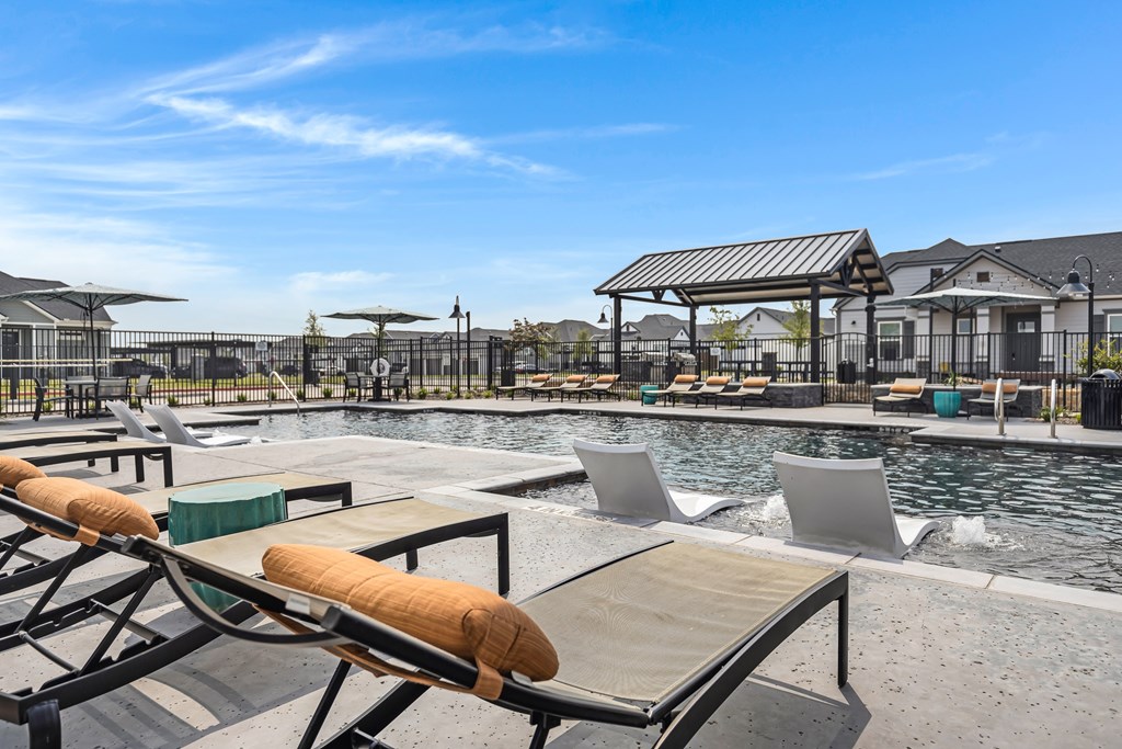 Resort-style pool and lounging at Avilla Oakridge in Forney, TX.