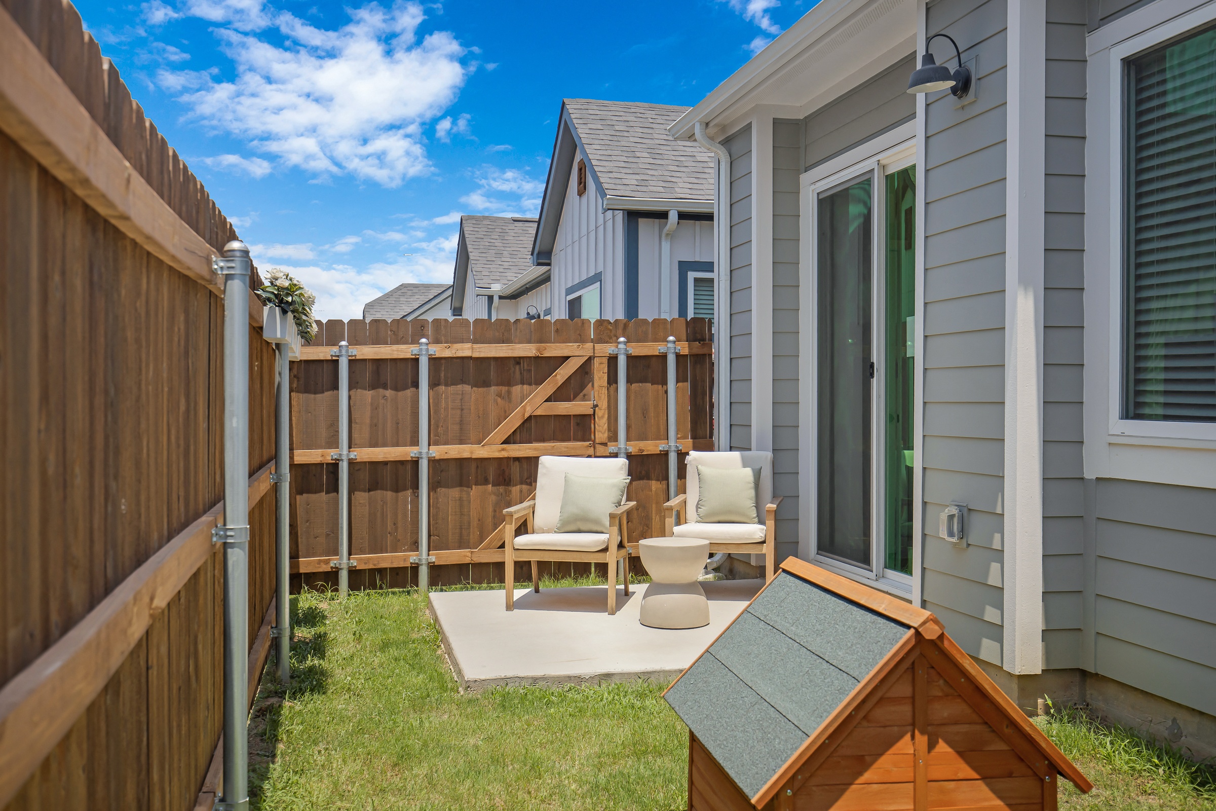 Beautiful Pet-Friendly Private Backyard at Avilla Trails, Texas, 76123