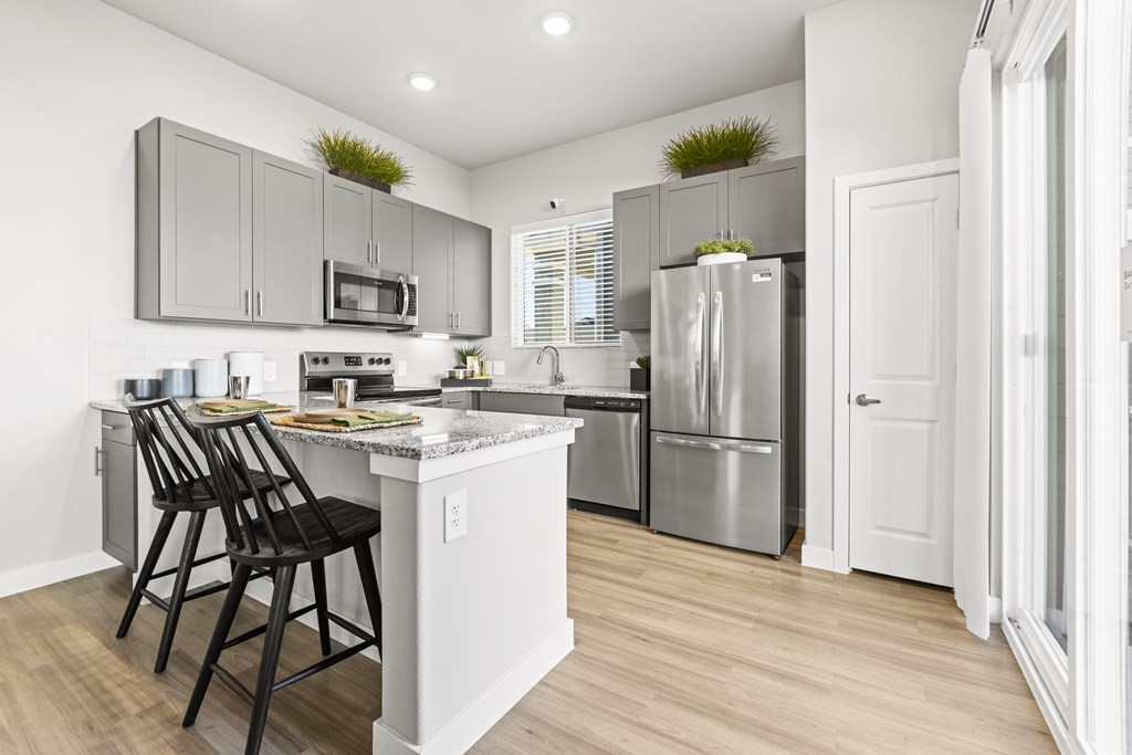 Stainless steel appliances and granite countertops at Avilla Lakeridge in Arlington, TX 76002.