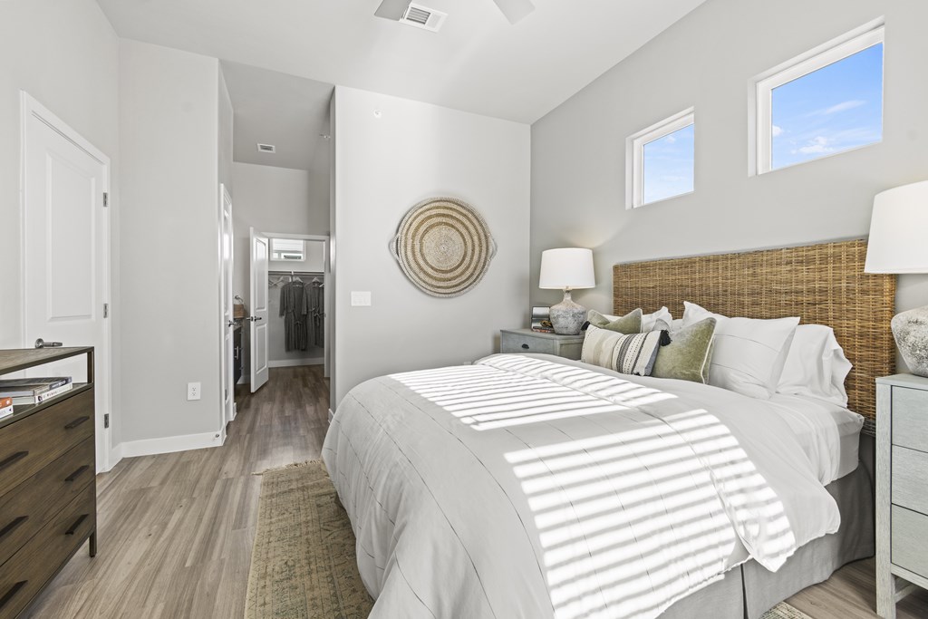 Primary bedroom at Avilla Lakeridge in Arlington, TX 76002.