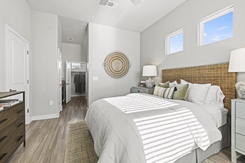 Primary bedroom at Avilla Lakeridge in Arlington, TX 76002.