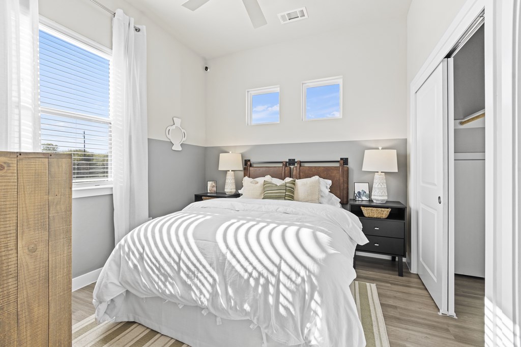 Secondary bedroom and spacious closets at Avilla Lakeridge in Arlington, TX 76002.