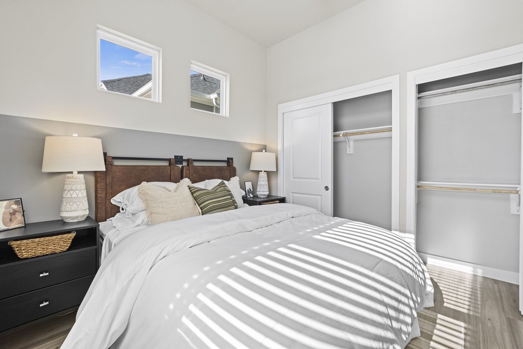 Secondary bedroom and spacious closets at Avilla Lakeridge in Arlington, TX 76002.
