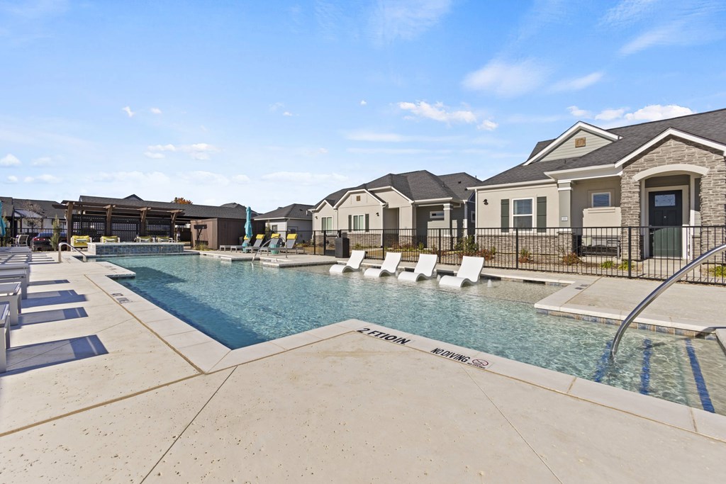Resort-style pool, spa, and lounging at Avilla Lakeridge in Arlington, TX 76002.