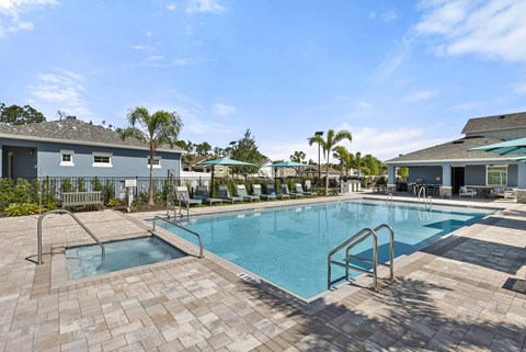 Resort Style Pool & Hot Tub at Avilla Cypress Creek, Sun City Center, FL 33573
