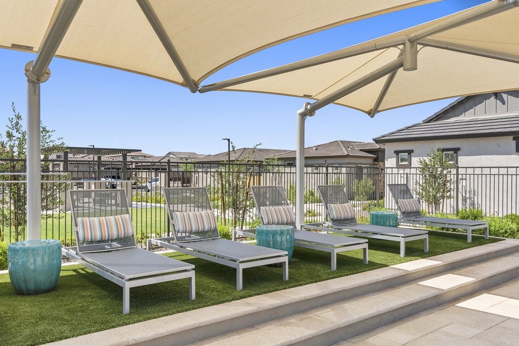 Outdoor Lounge Area at Avilla Palomino, Glendale, AZ 85302