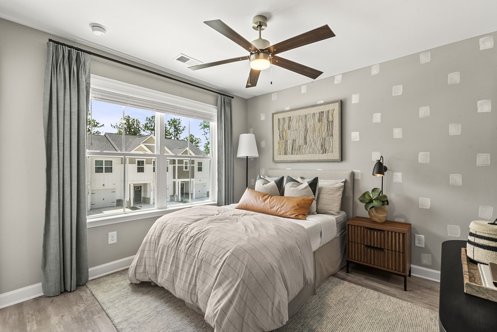 Beautiful Bright Bedroom at South Pine, Union City, GA 30291