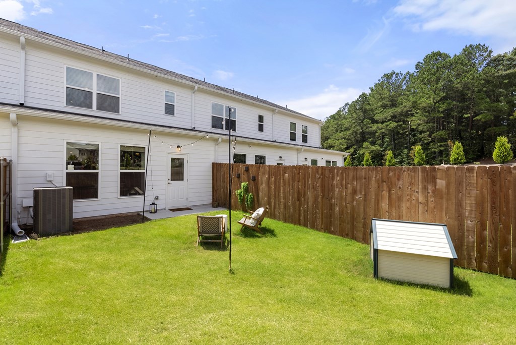 Pet-Friendly Private Backyard at South Pine, Union City, GA 30291