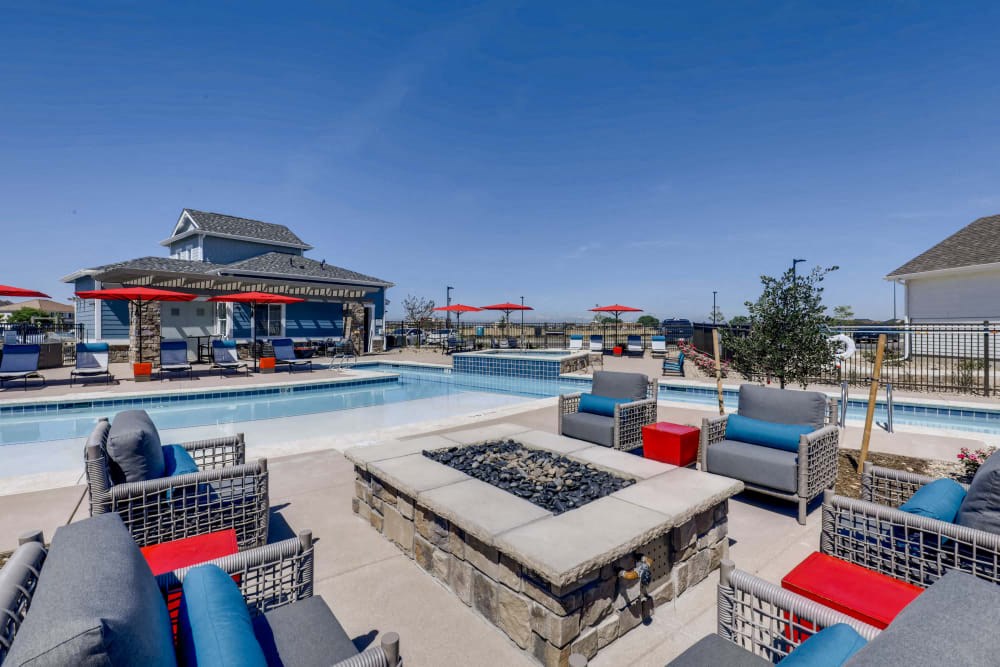 Pool And Fire Pit at Avilla Buffalo Run, Commerce City, CO