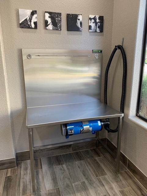 Pet Grooming Table at Sharlands Terrace Apartments, Reno