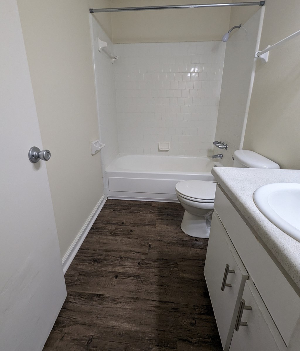 One bedroom bathroom