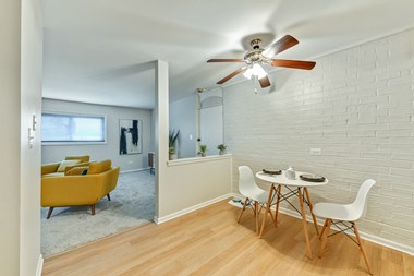 Open space living room with a small 2 person table - Photo Gallery 3
