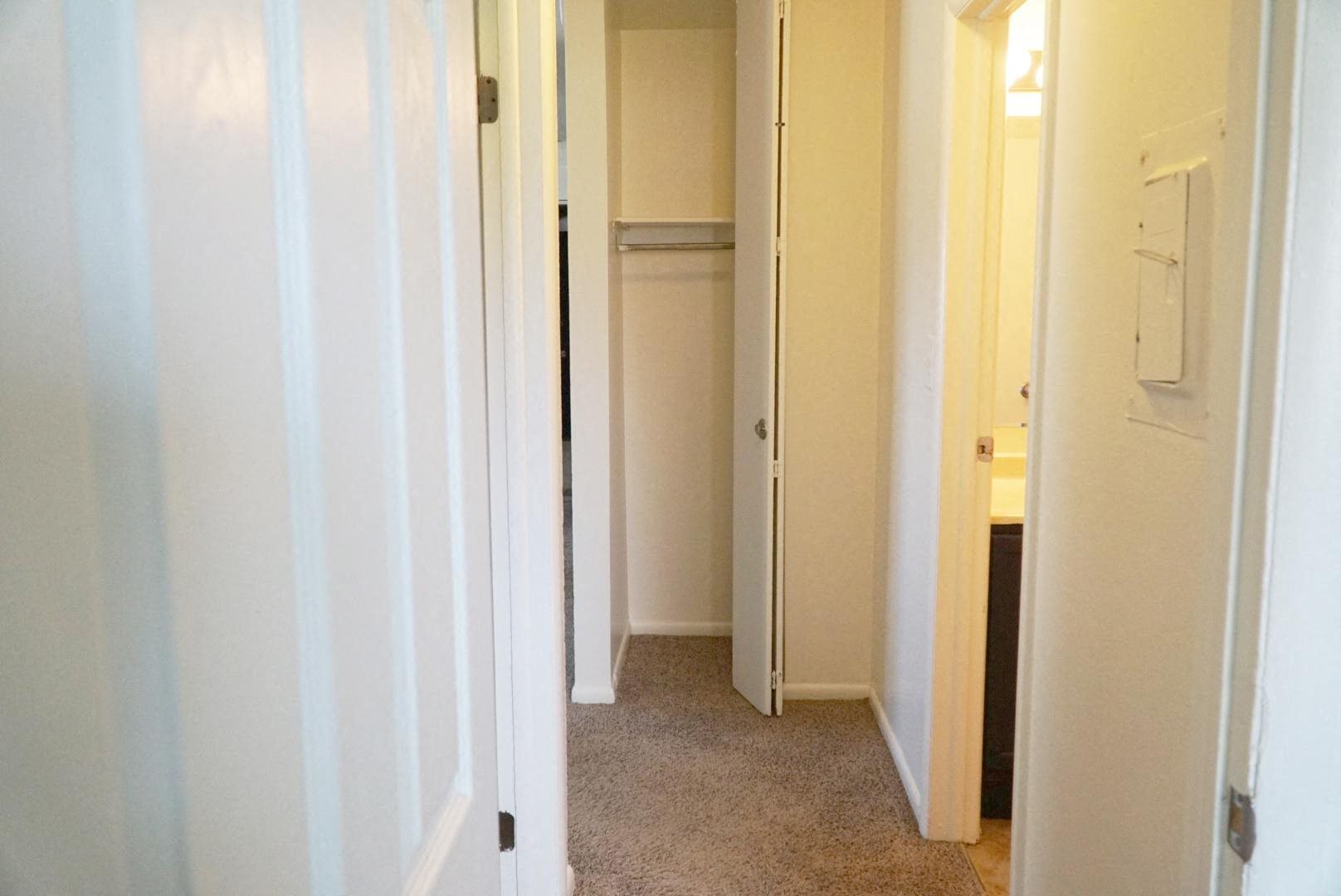 Photos and Video of Aspen Ridge Apartments in West Chicago, IL