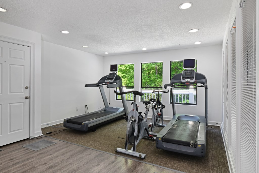 a room with two treadmills and a bicycle at Waldan Pond Apartments, Georgia, 30102