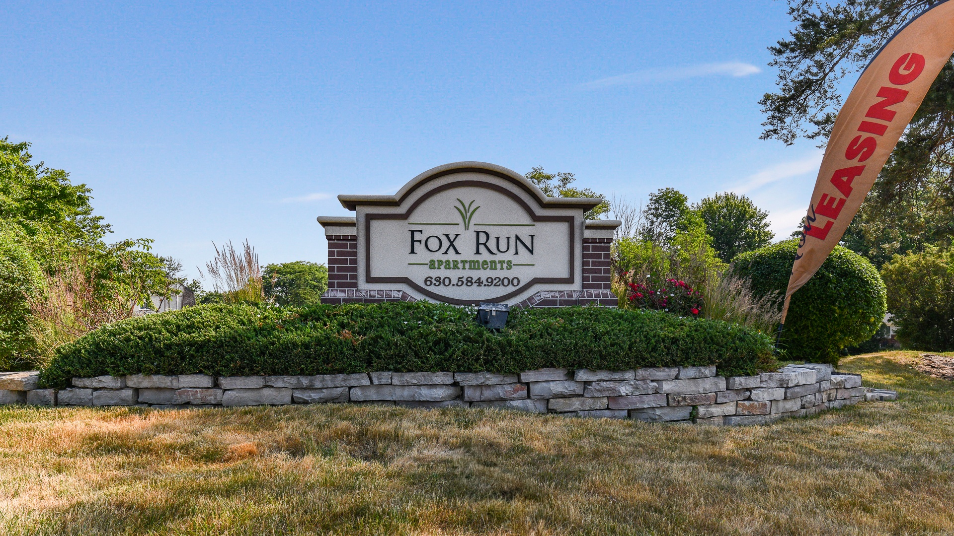 Main entrance sign at Fox Run Apartments in St Charles IL 60174