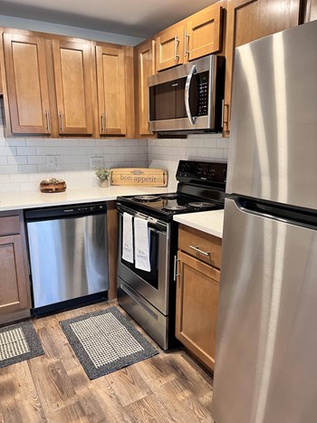 Renovated Kitchen Fox Run Apartments - Photo Gallery 6