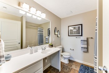 Bright bathroom with a big mirror - Photo Gallery 10