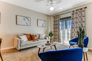 Living room with a white sofa - model 7 - Photo Gallery 7