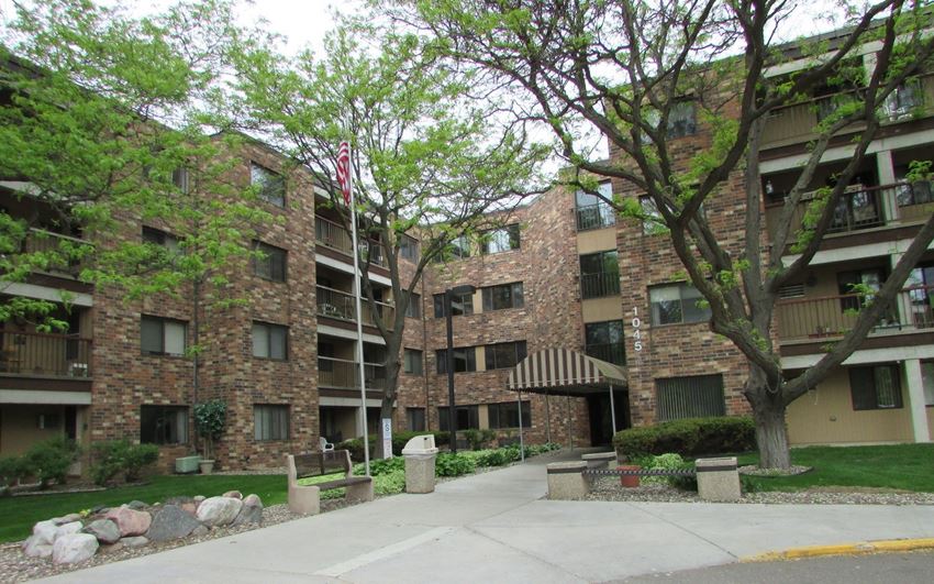 Roseville Seniors Apartments, 1045 Larpenteur Ave. W., Roseville, MN