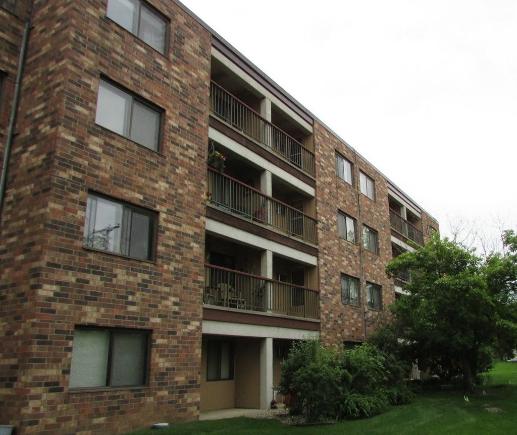 Roseville Seniors Apartments, 1045 Larpenteur Ave. W., Roseville, MN