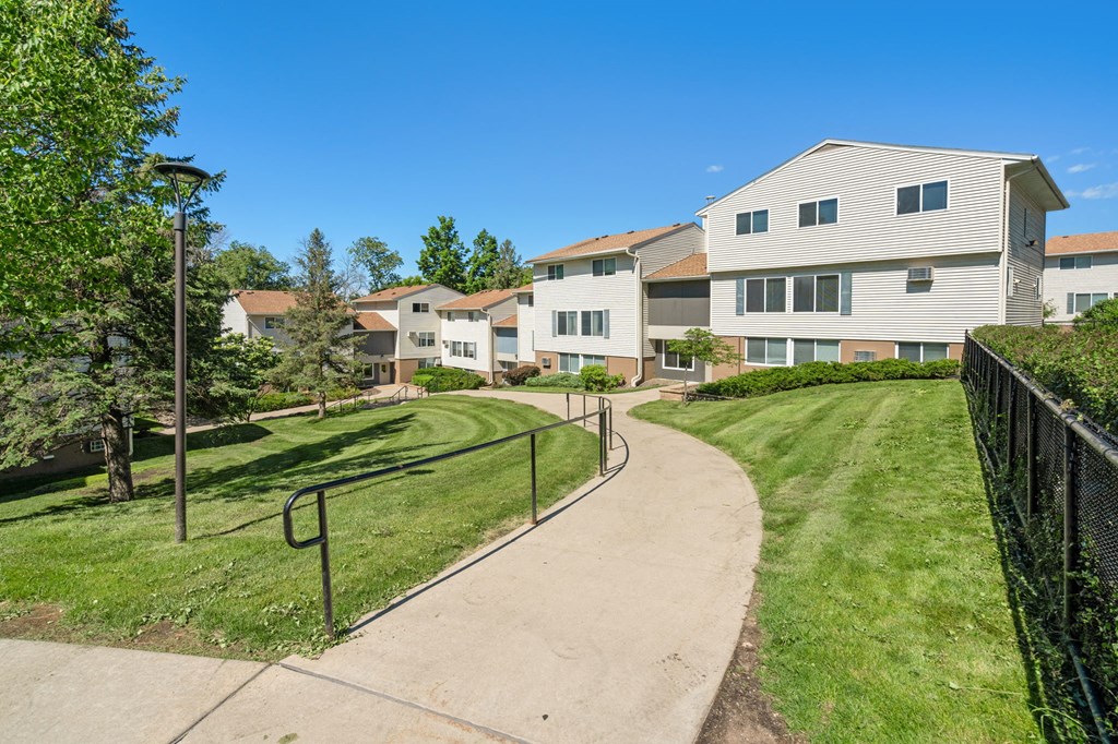 the preserve at ballantyne commons walkway to apartment buildings