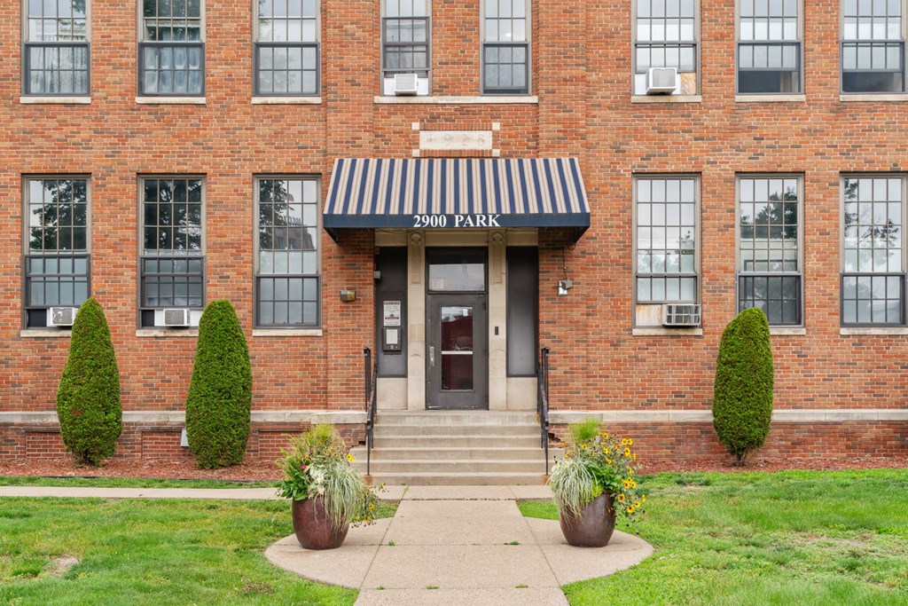 the building where the hotel is located