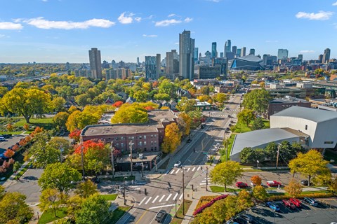 Aerial view of Karinsplass Apartments with the Minneapolis Skyline behind it.