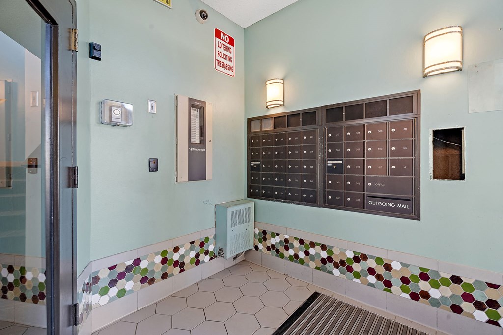 Karinsplass Entryway and mailboxes