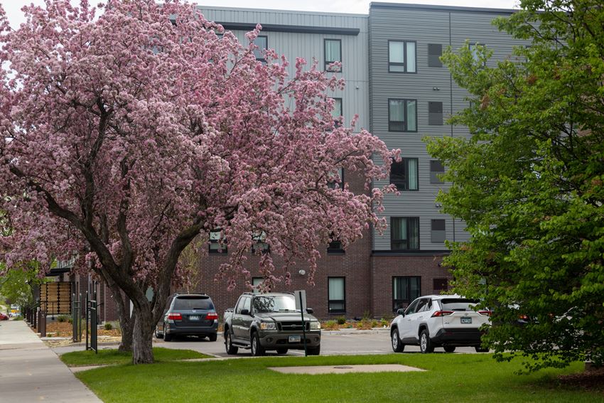 Olson Park Apartments, 1301 Olson Memorial Highway, Minneapolis, MN