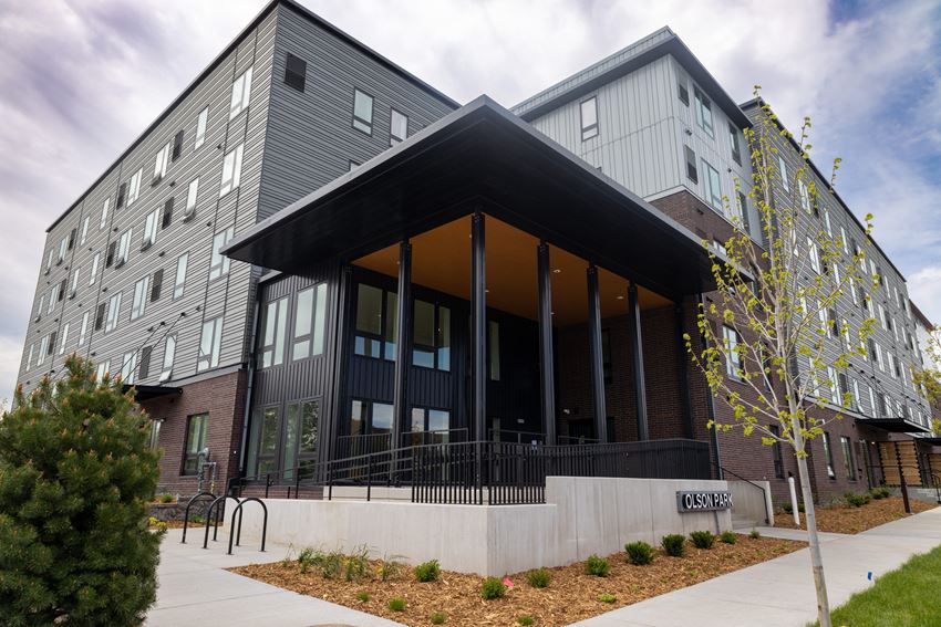 Olson Park Apartments, 1301 Olson Memorial Highway, Minneapolis, MN