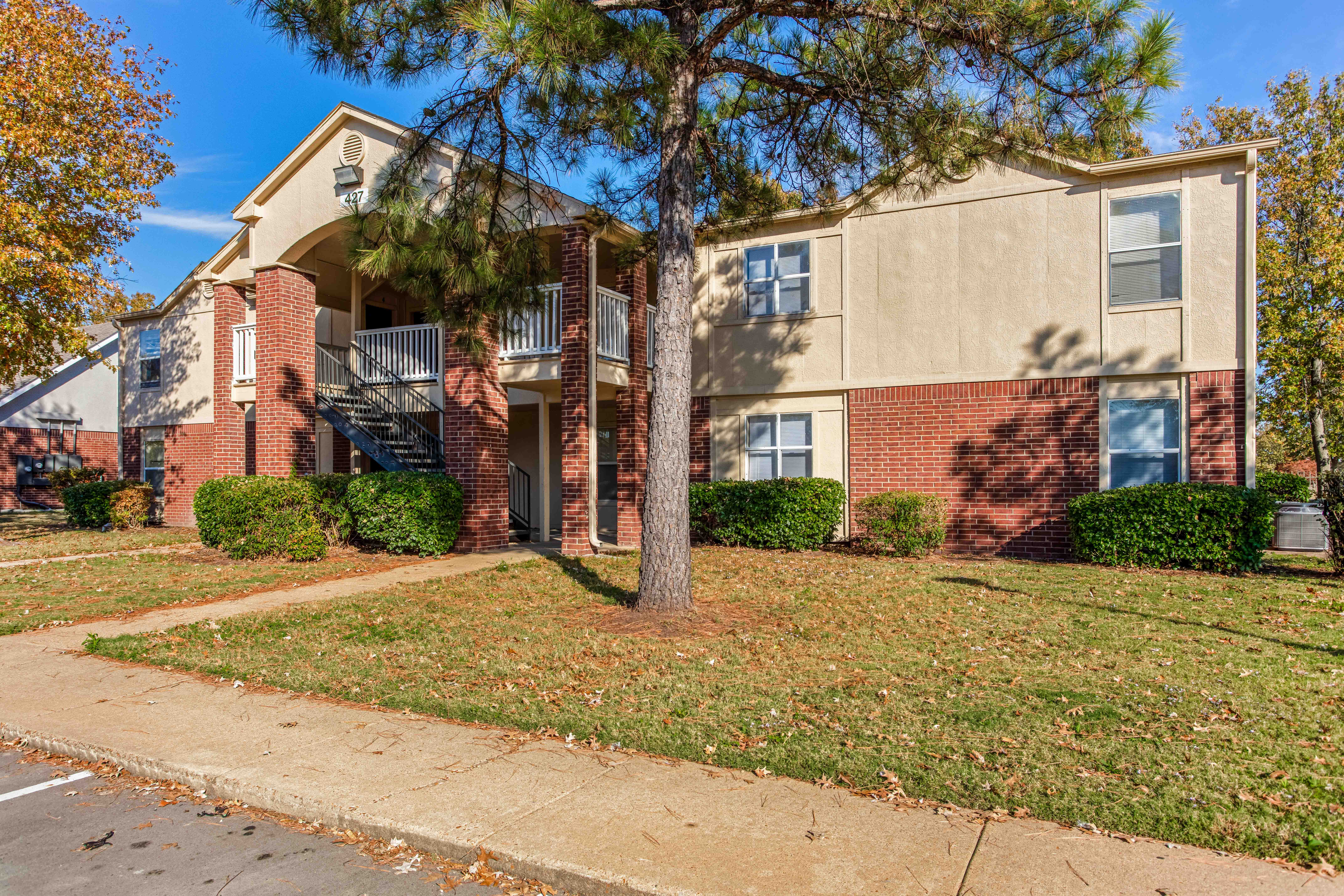 this is a photo of the leasing office at harvard square apartments in dallas, tx