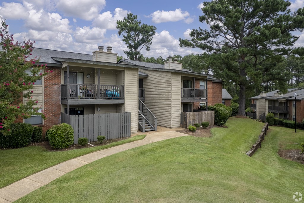 exterior view at the whispering winds apartments in pearland, tx