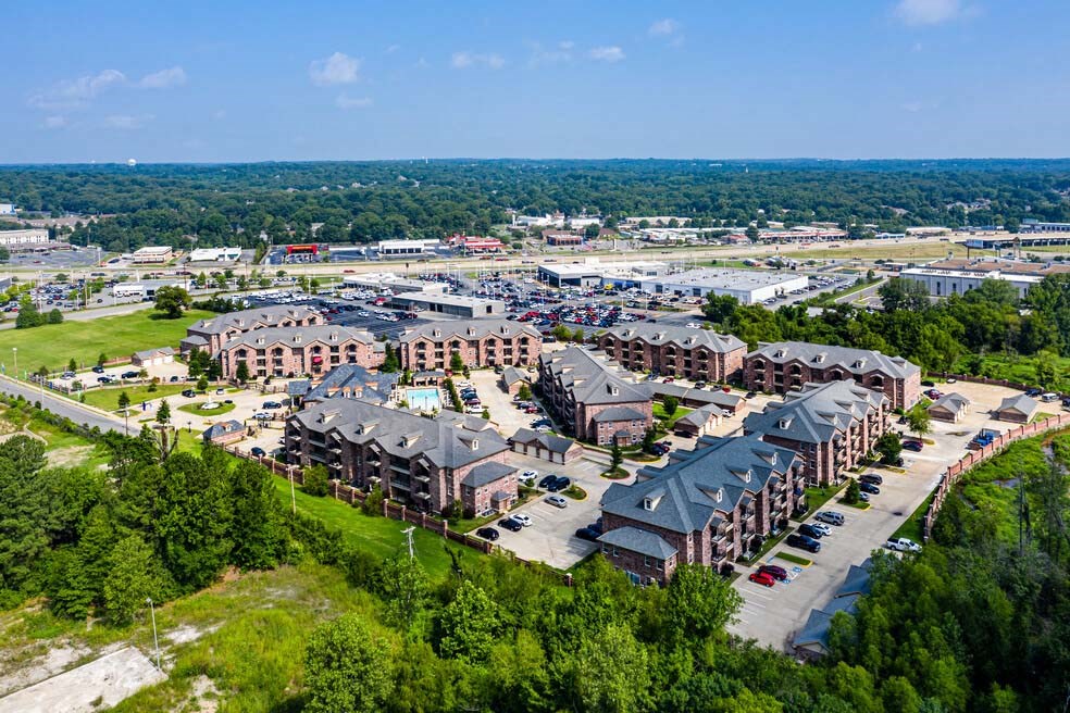 Versailles in North Little Rock Apartments
