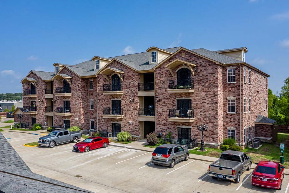 Versailles in North Little Rock Apartments