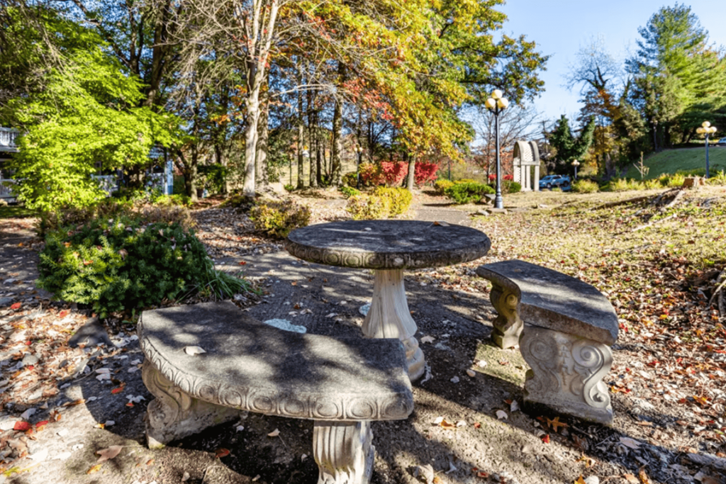 The courtyard at Bon Vista